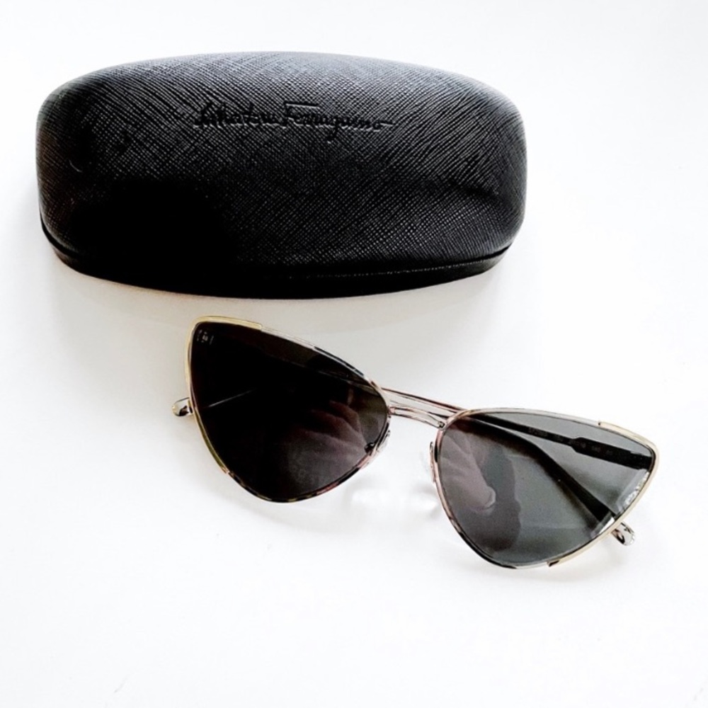 FERRAGAMO Sunglasses with case